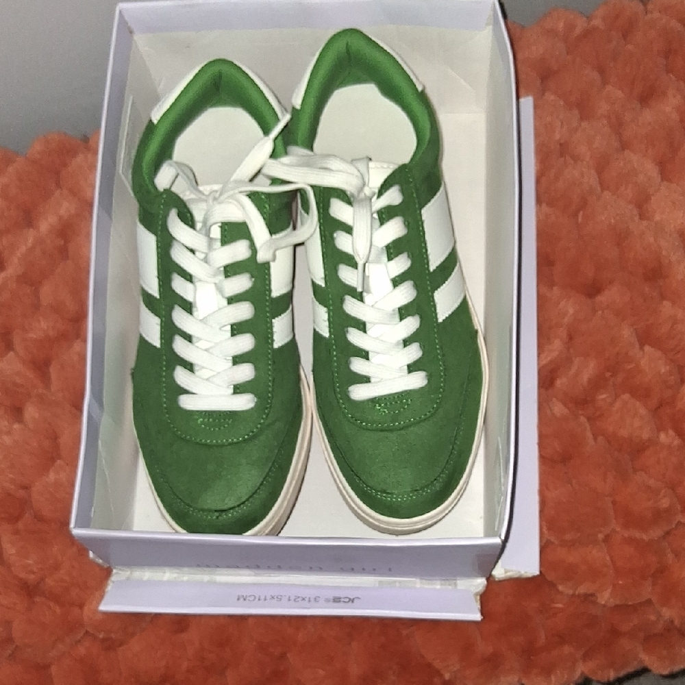 Madden Girl Green and White Sneakers. 9.5 - Picture 7 of 8